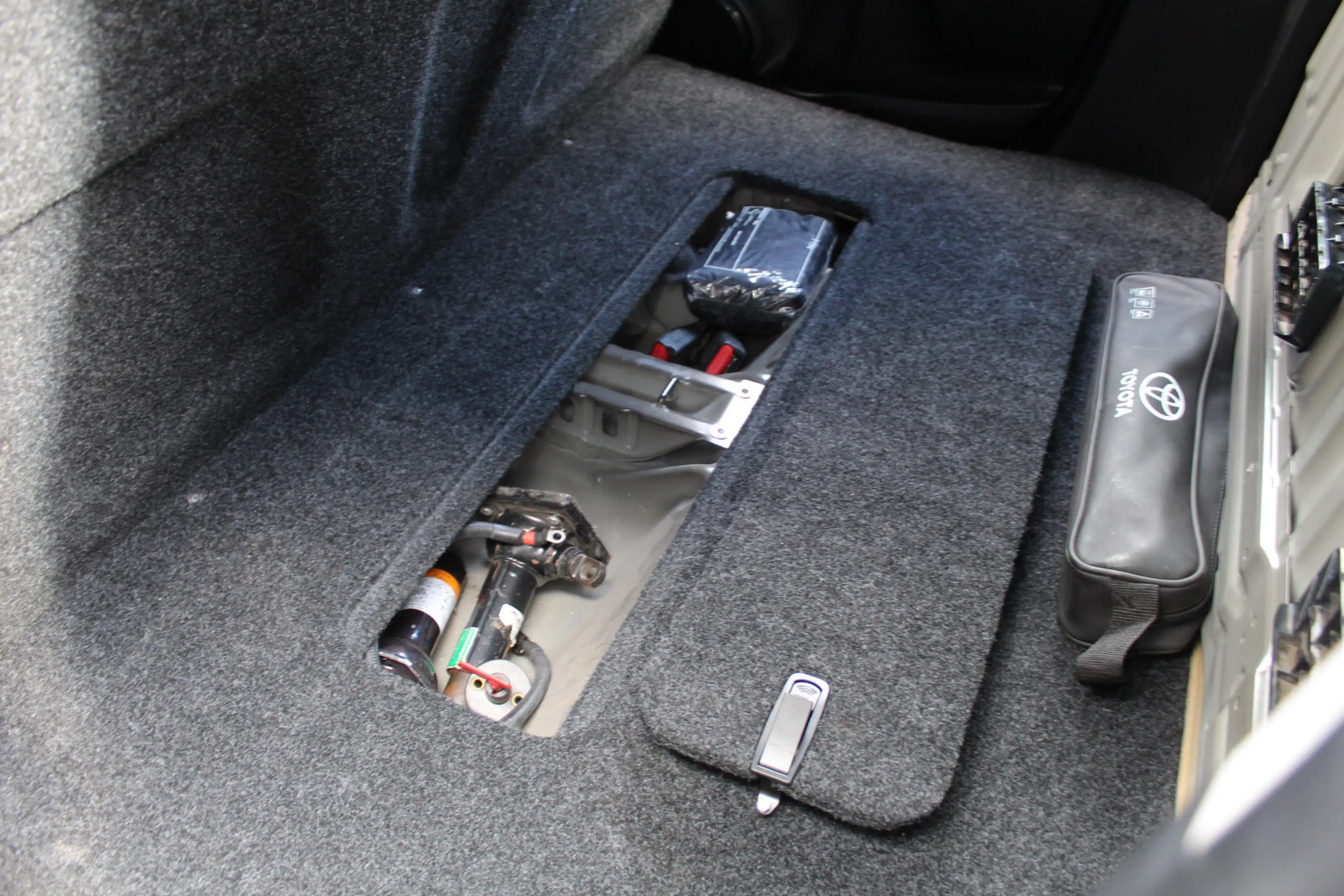 Toyota Hilux 2.4 D-4D-F 150Pk 4x4 | Grijs kenteken | RIVAL + ME — photo 26
