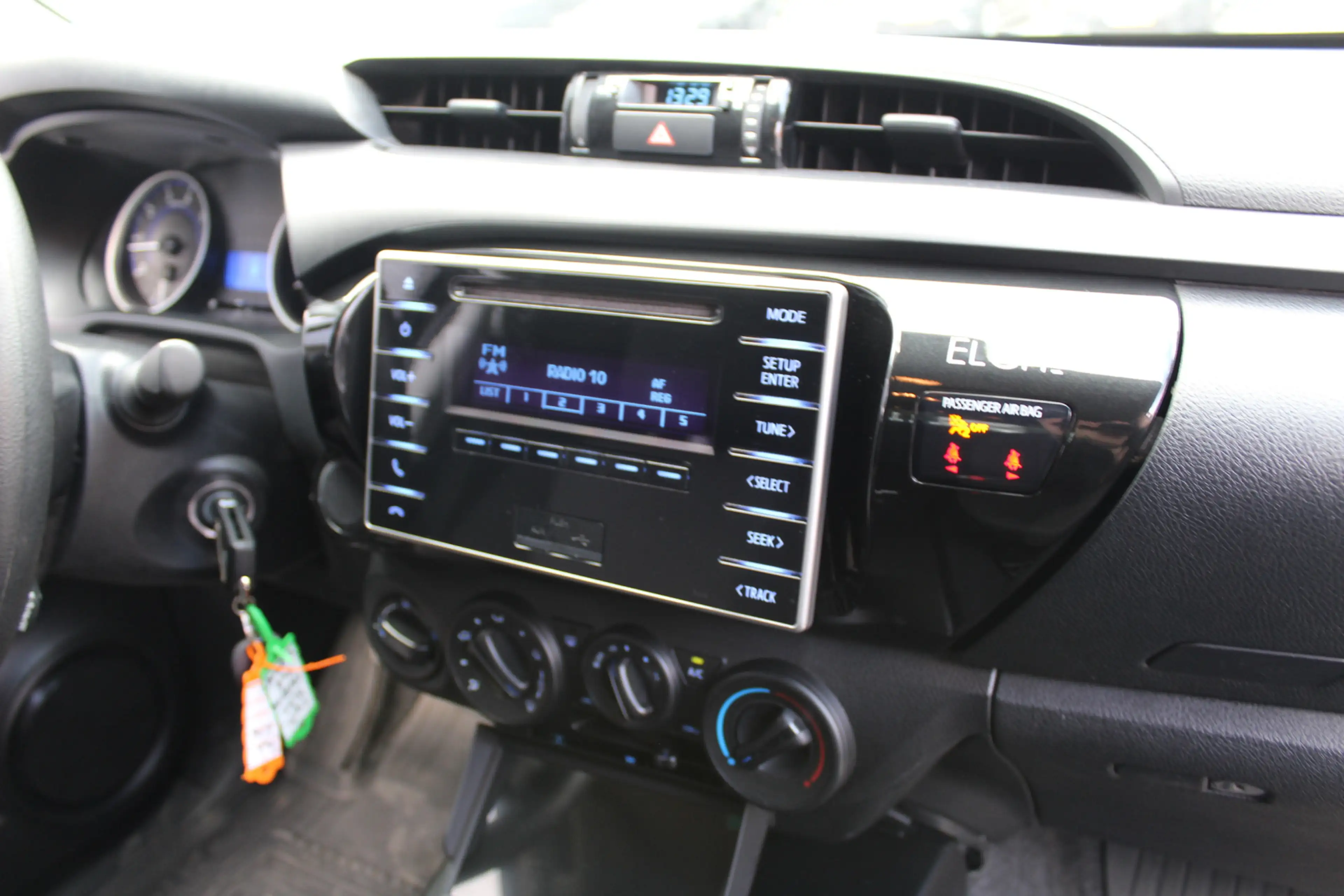 Toyota Hilux 2.4 D-4D-F 150Pk 4x4 | Grijs kenteken | RIVAL + ME — photo 13
