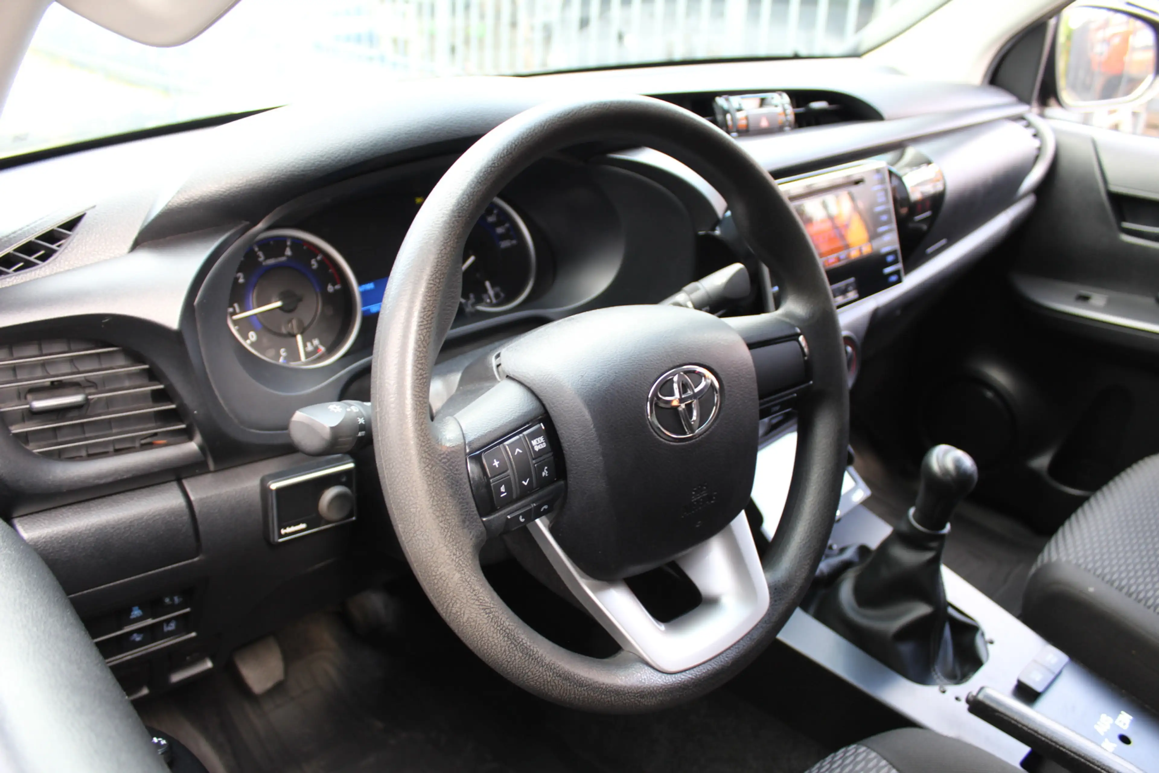 Toyota Hilux 2.4 D-4D-F 150Pk 4x4 | Grijs kenteken | RIVAL + ME — photo 9