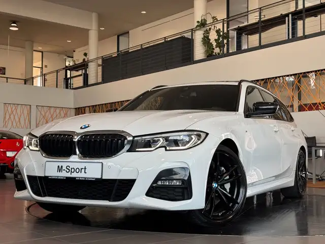 BMW 330 i xDrive M-Sport CockpitProf Laser Pano Leder