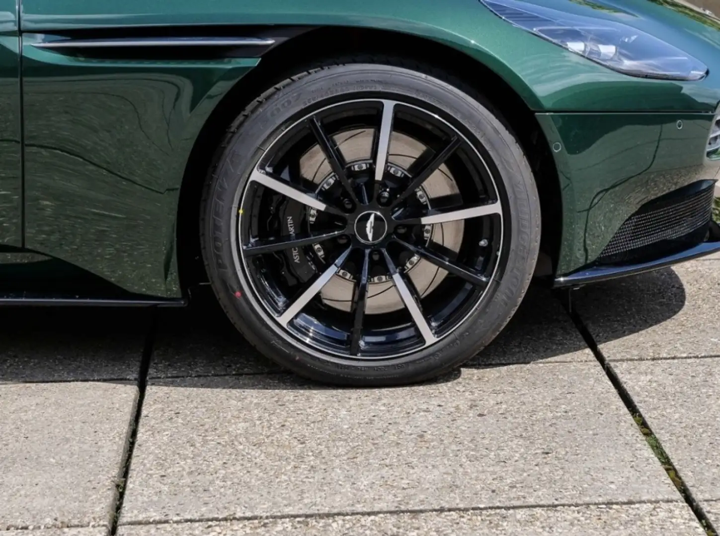 Aston Martin DB11 Deportivo Automático de 2 Puertas Grün - 1