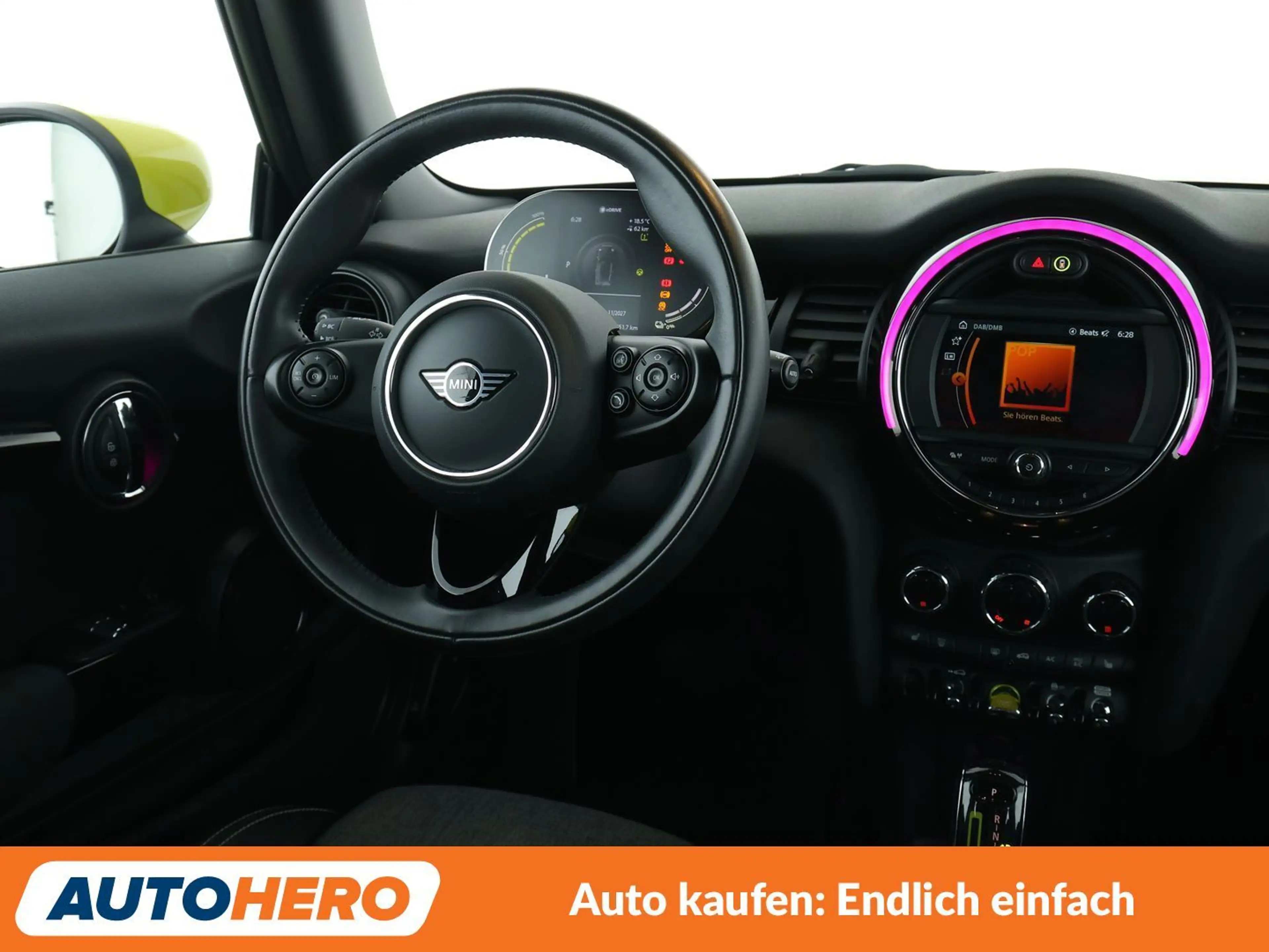 MINI Cooper SE Cooper SE Trim M — photo 13