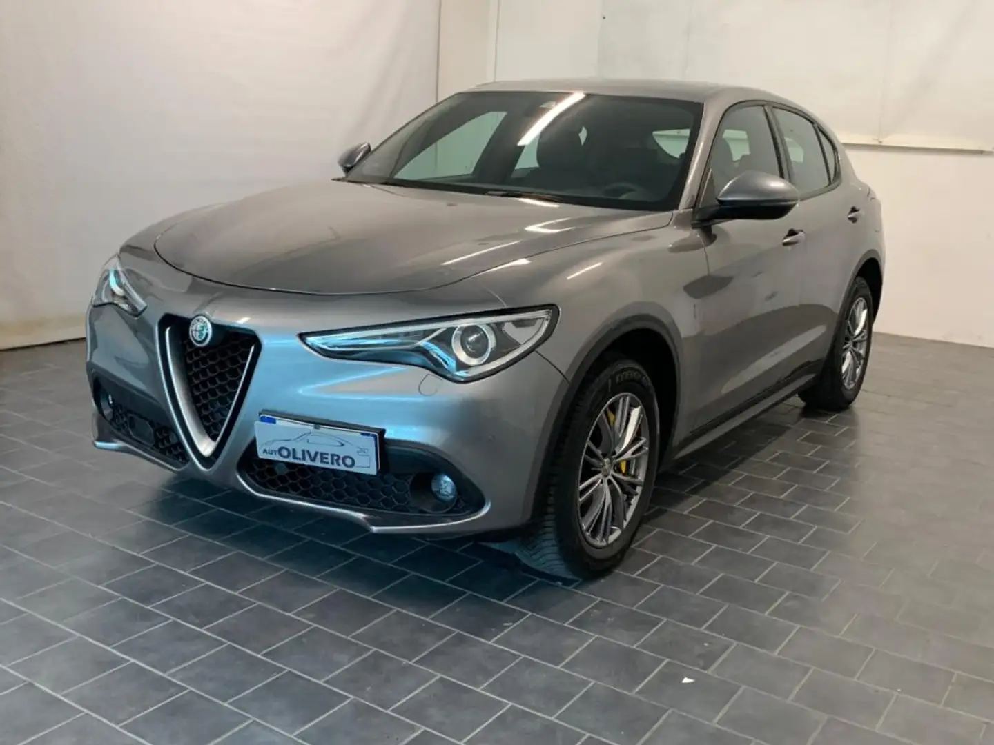 Alfa Romeo Stelvio 2.2 Turbodiesel 210 CV AT8 Q4 Executive Gris - 2