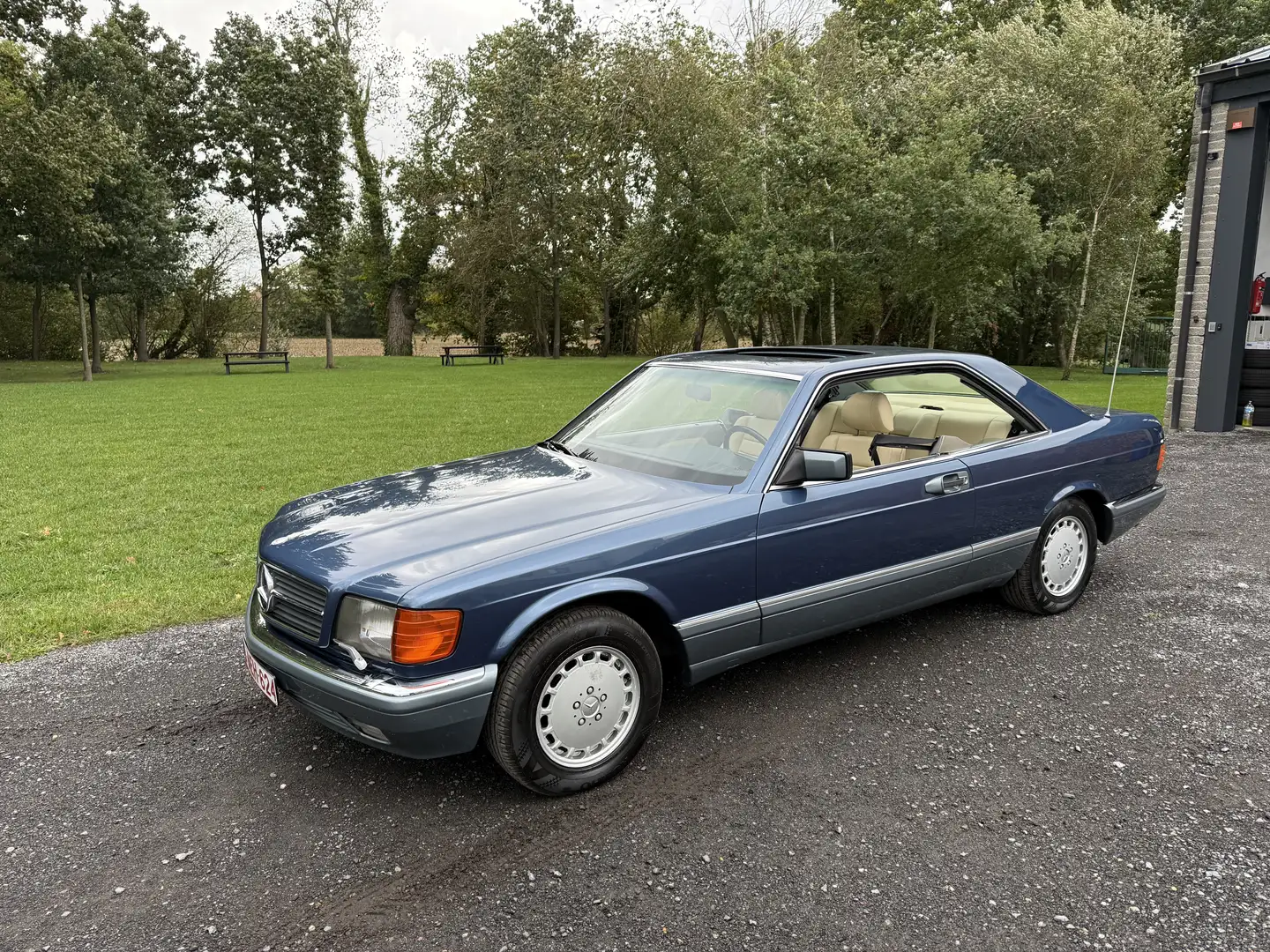Mercedes-Benz 560 SEC Bleu - 1
