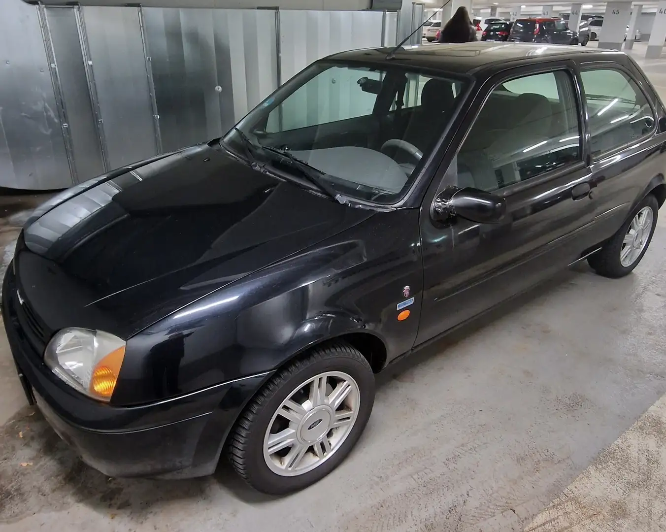 Ford Fiesta Courier Чорний - 1