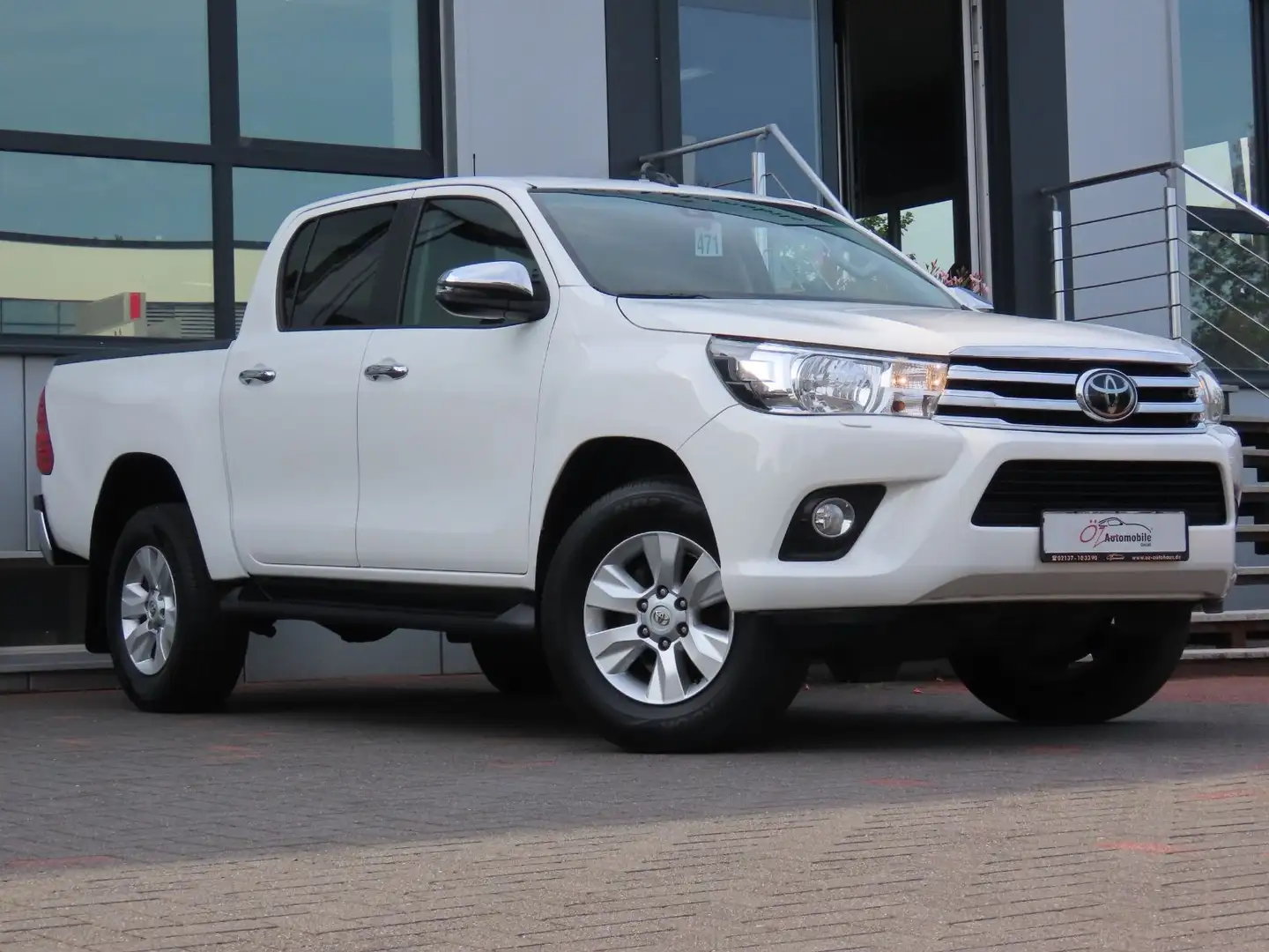 Toyota Hilux Double Cab Comfort Duty 4x4 White - 2