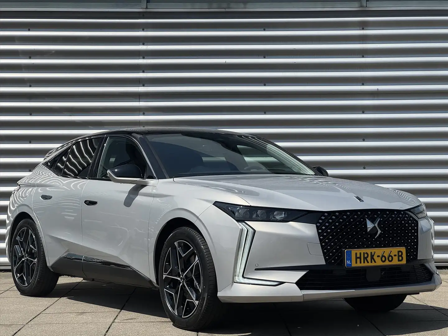DS Automobiles DS 4 1.6 Plug-In Hybrid 225pk Automaat Pallas | Navigat Grijs - 2