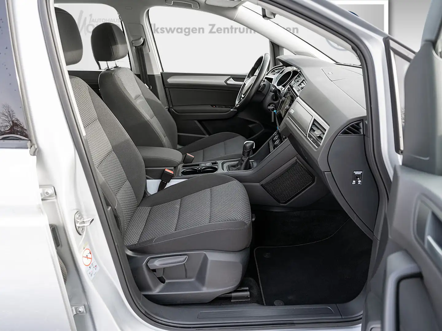 Volkswagen Touran 2.0 TDI Comfortline DSG 7-SITZER ACC N Plateado - 2