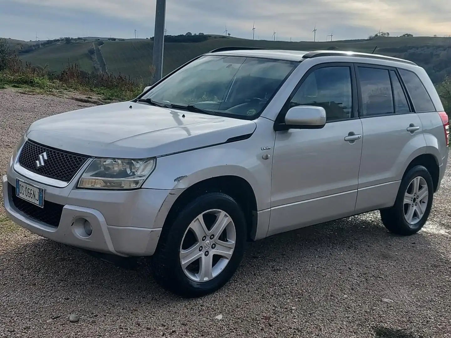 Suzuki Grand Vitara 1.9 DD is Stříbrná - 1