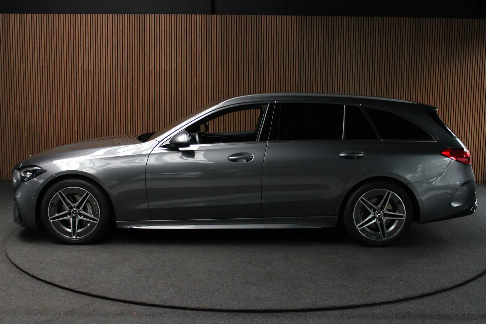 Mercedes-Benz C 220 Estate 220d AMG Panodak Leer Navi HUD 360° Massage Grijs - 2