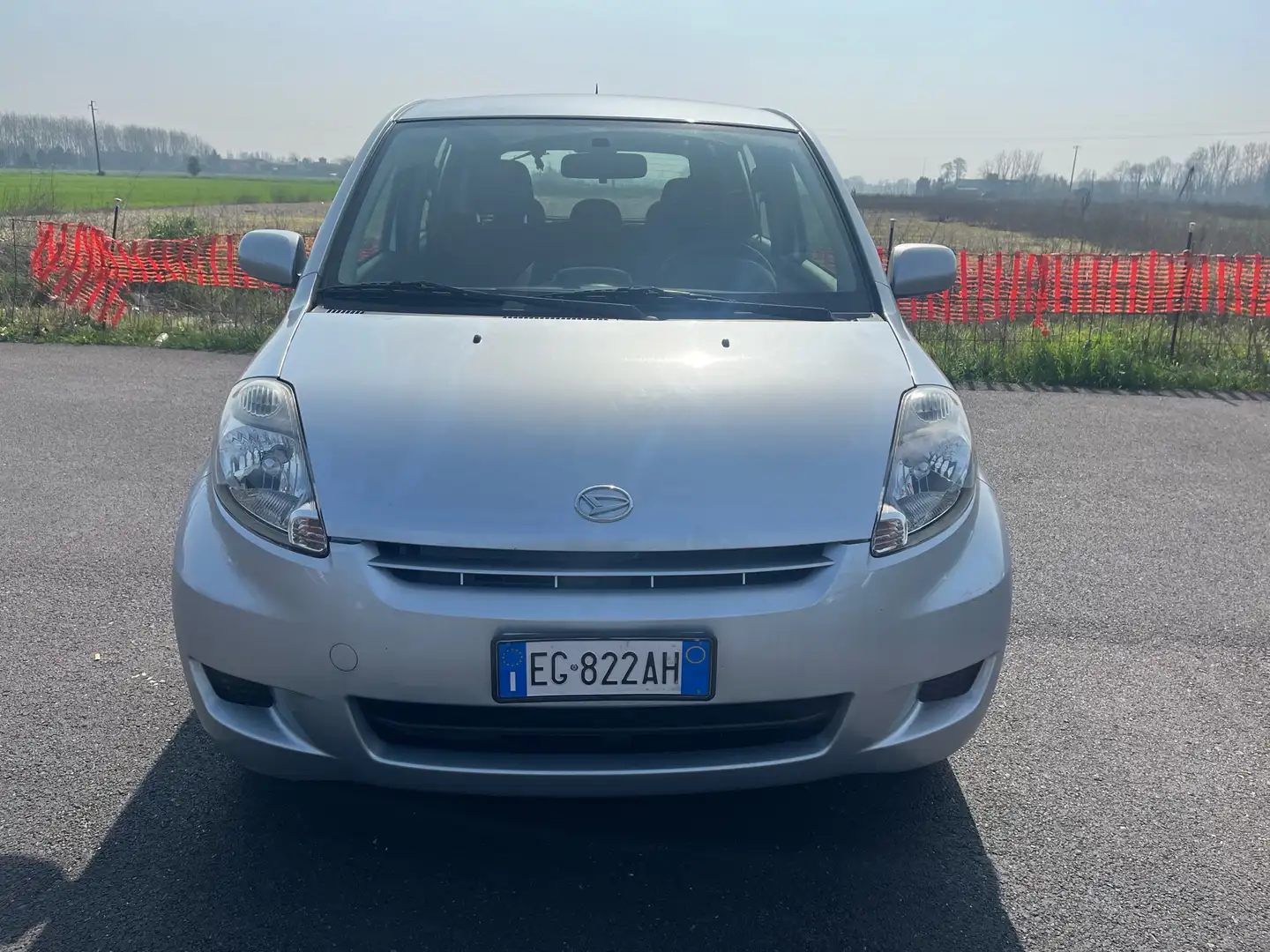 Daihatsu Sirion 1.3 TaKa 4wd 4x4 Gris - 2