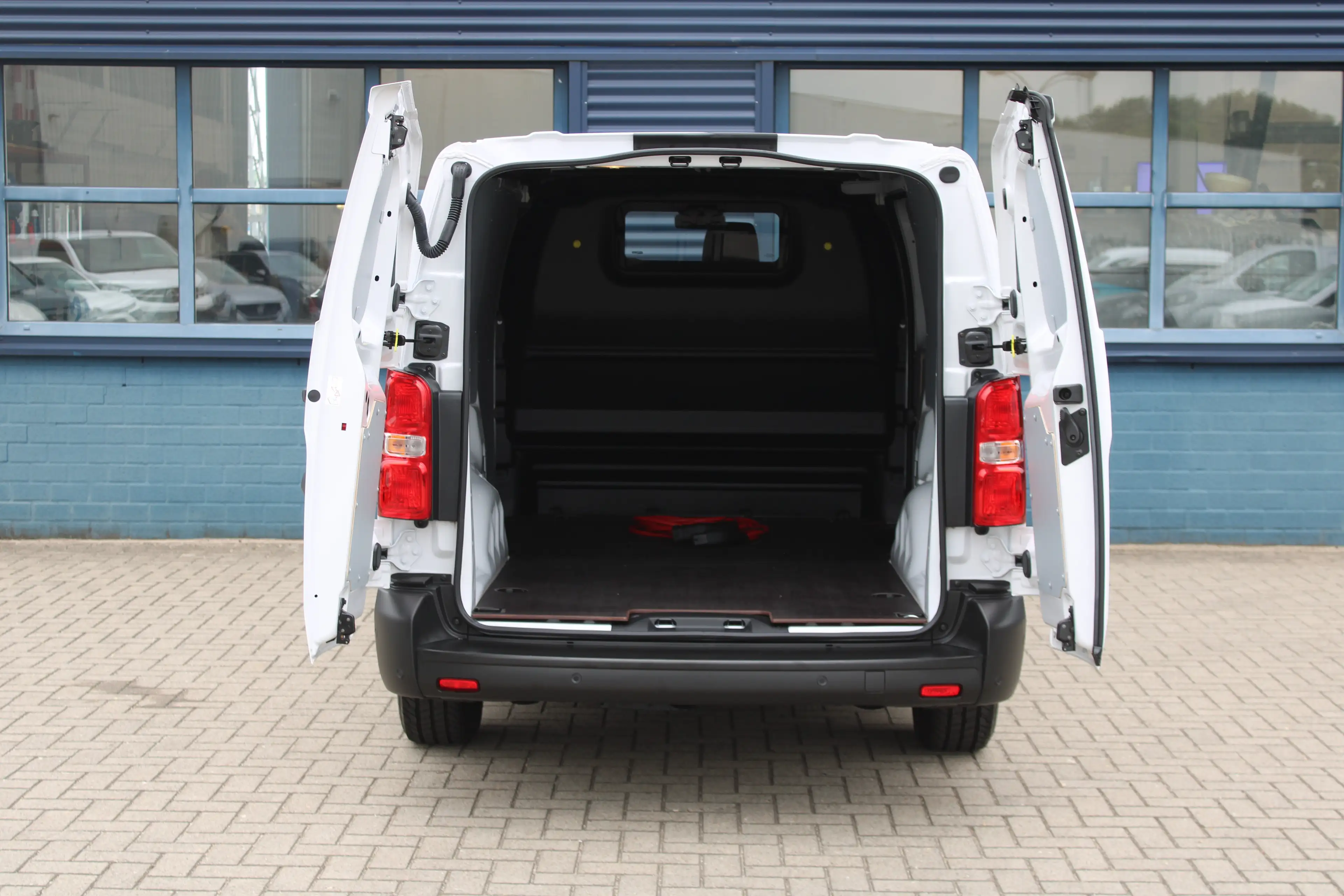 Peugeot e-Expert L3 75 kWh | 8 JAAR GARANTIE | CAMERA | NAVI | BETI — photo 4