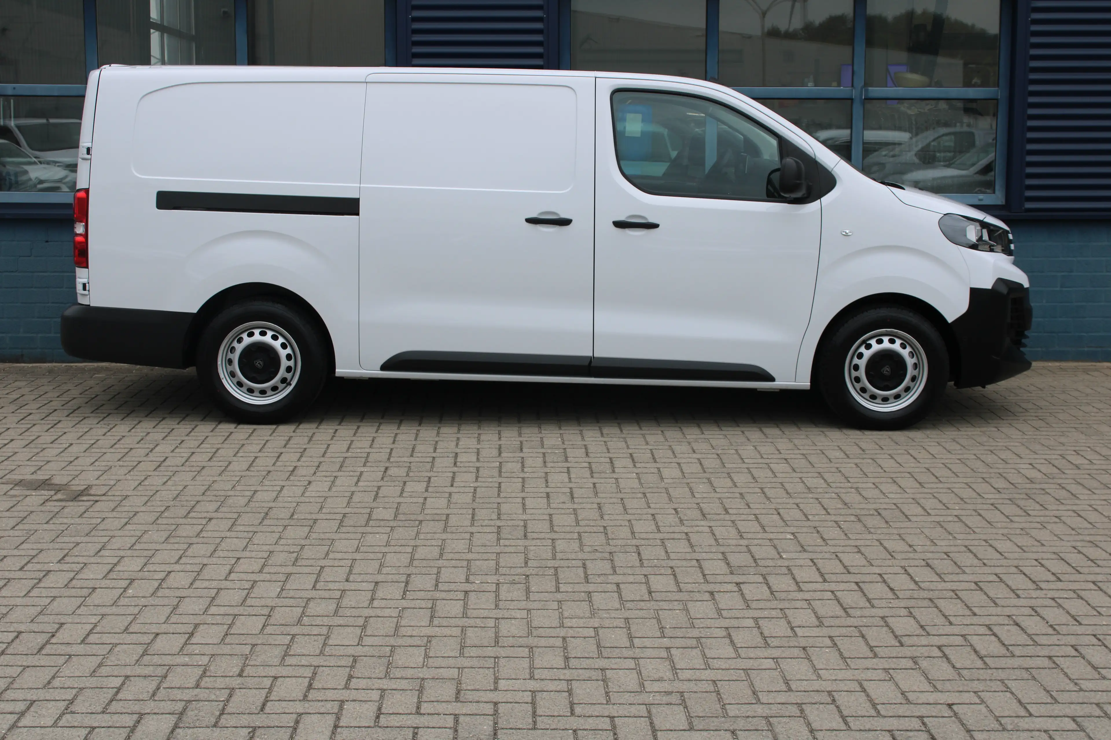 Peugeot e-Expert L3 75 kWh | 8 JAAR GARANTIE | CAMERA | NAVI | BETI — photo 7