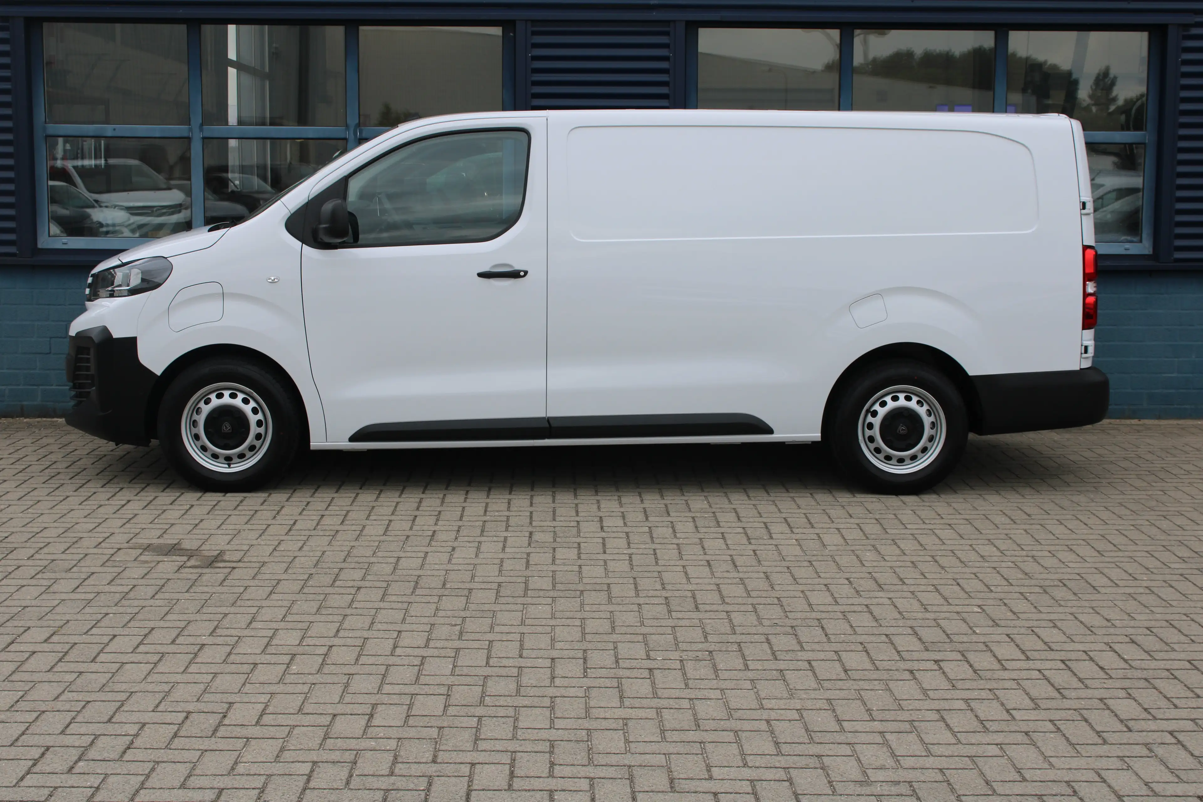 Peugeot e-Expert L3 75 kWh | 8 JAAR GARANTIE | CAMERA | NAVI | BETI — photo 2