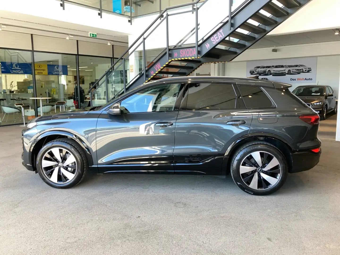 Audi Q6 e-tron e-tron 185 kW Grau - 2