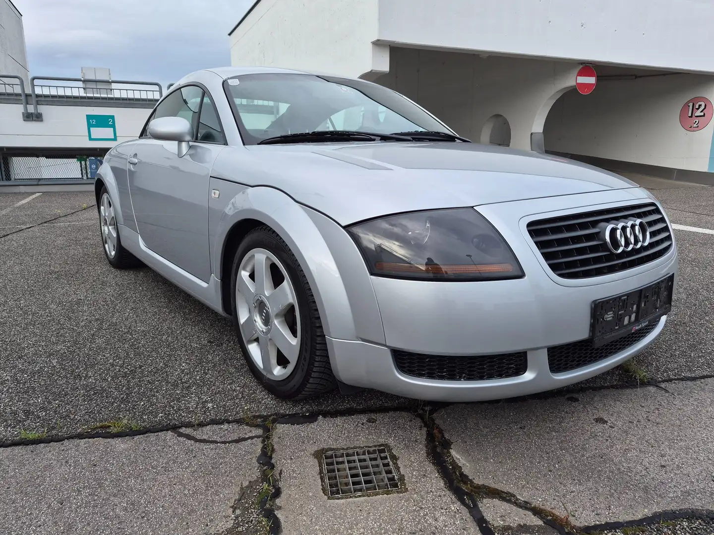 Audi TT TT Coupé 1,8 T Silber - 2