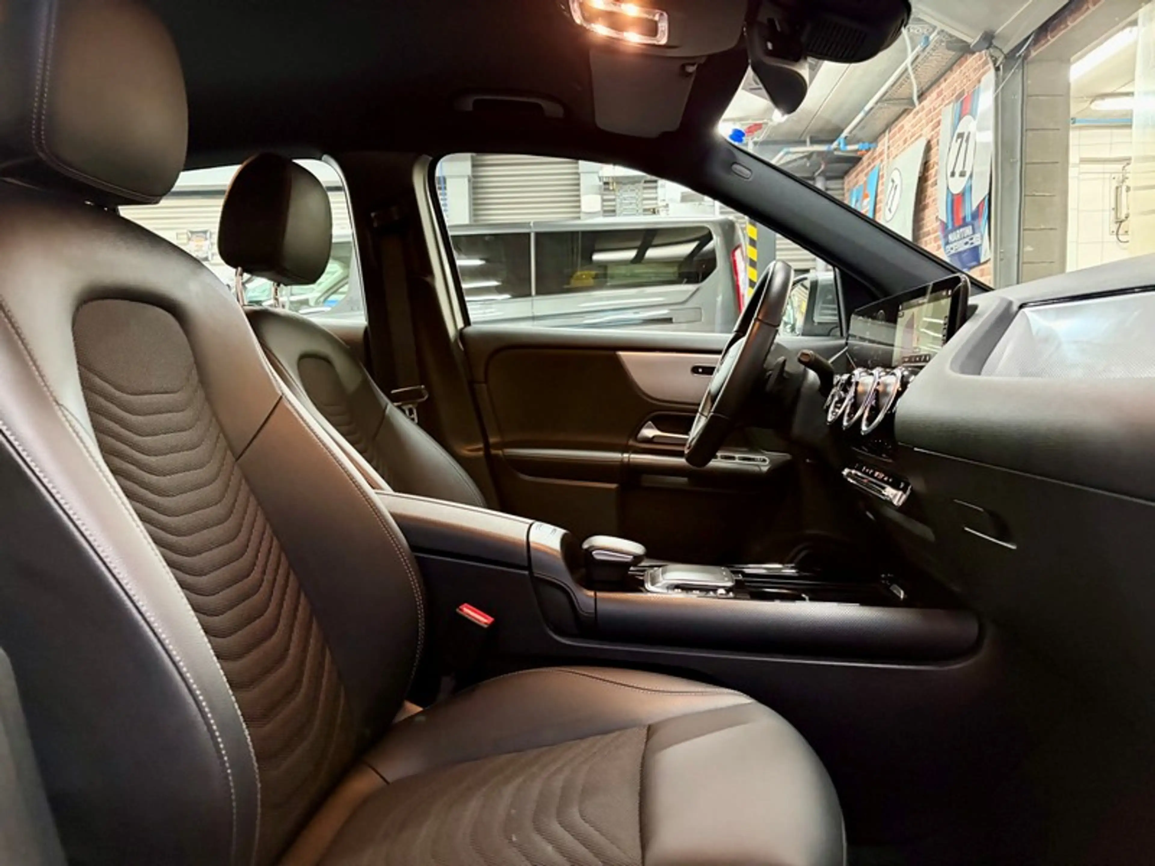 Mercedes-Benz GLA 200 GLA 200d 2.0 150cv Auto BUSINESS SOLUTION — photo 8
