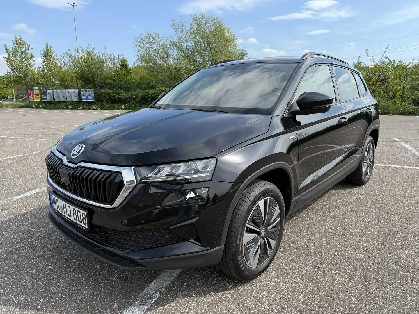 Skoda Karoq Tour Schwarz - 1