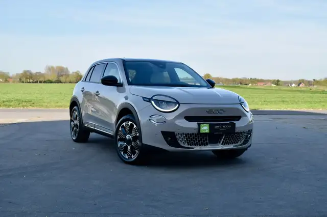 Fiat 600e La Prima Electric, 18"/CarPlay/ACC/Camera/NEW