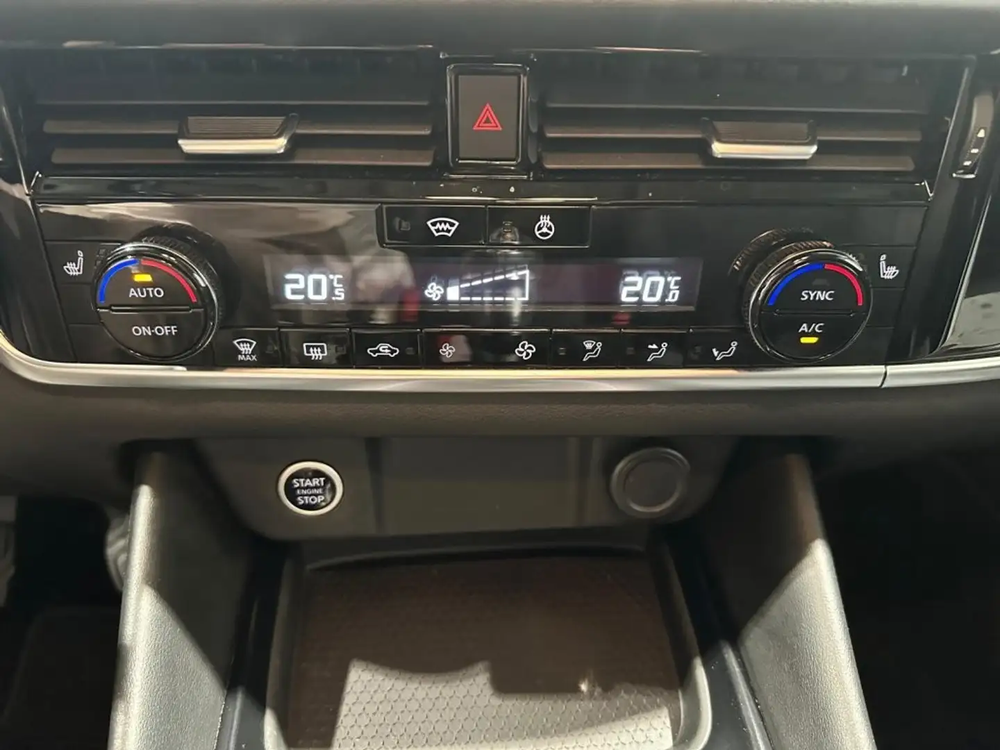 Nissan Qashqai 1.3 DIG-T MHEV N-Connecta Grau - 2