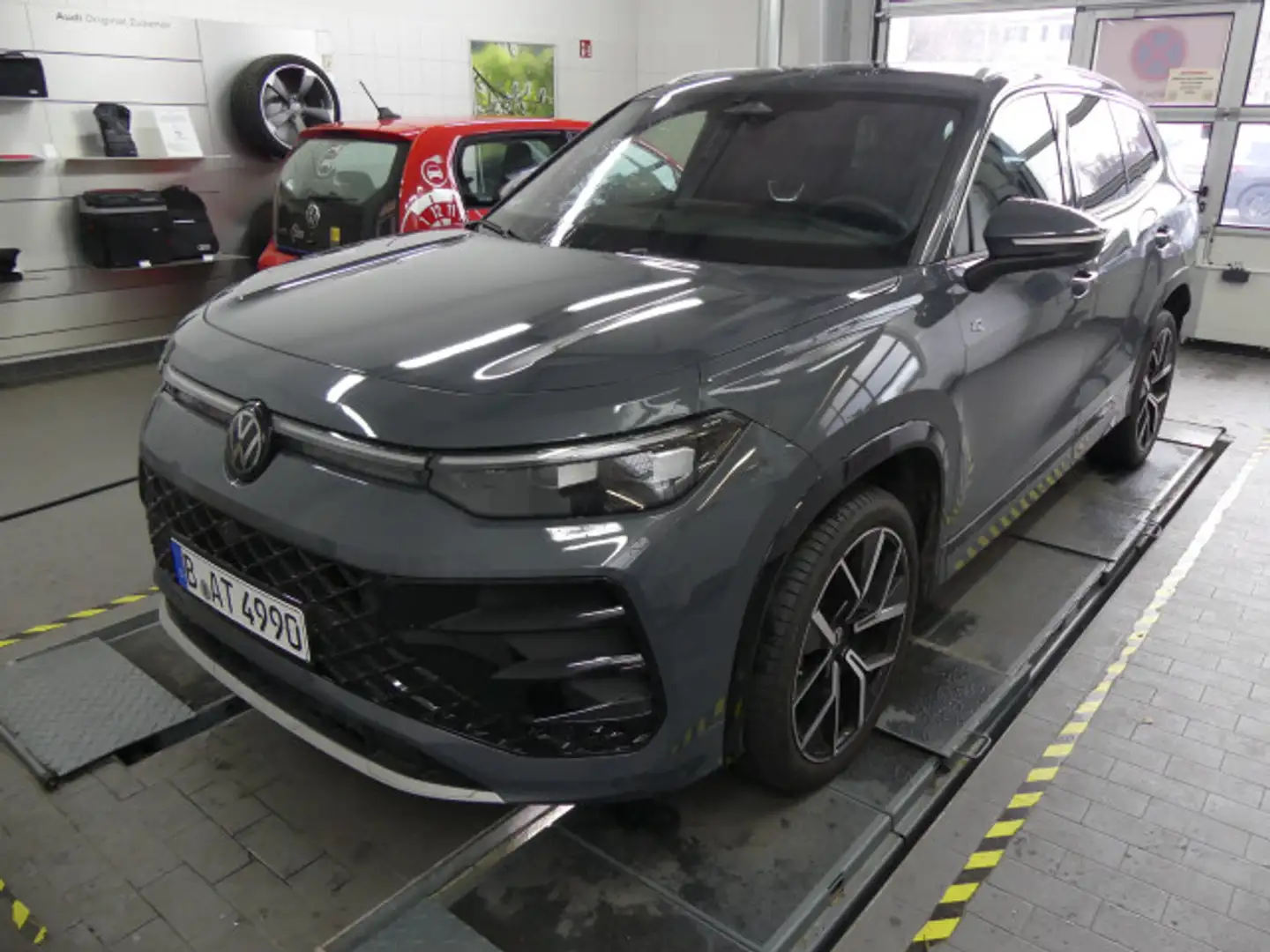 Volkswagen Tayron 2.0 TDI R-Line 4Motion DSG Navi LED Stand Grau - 2