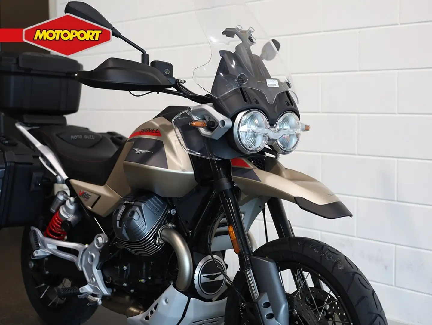 Moto Guzzi V 85 TT Travel + Topcase - 2