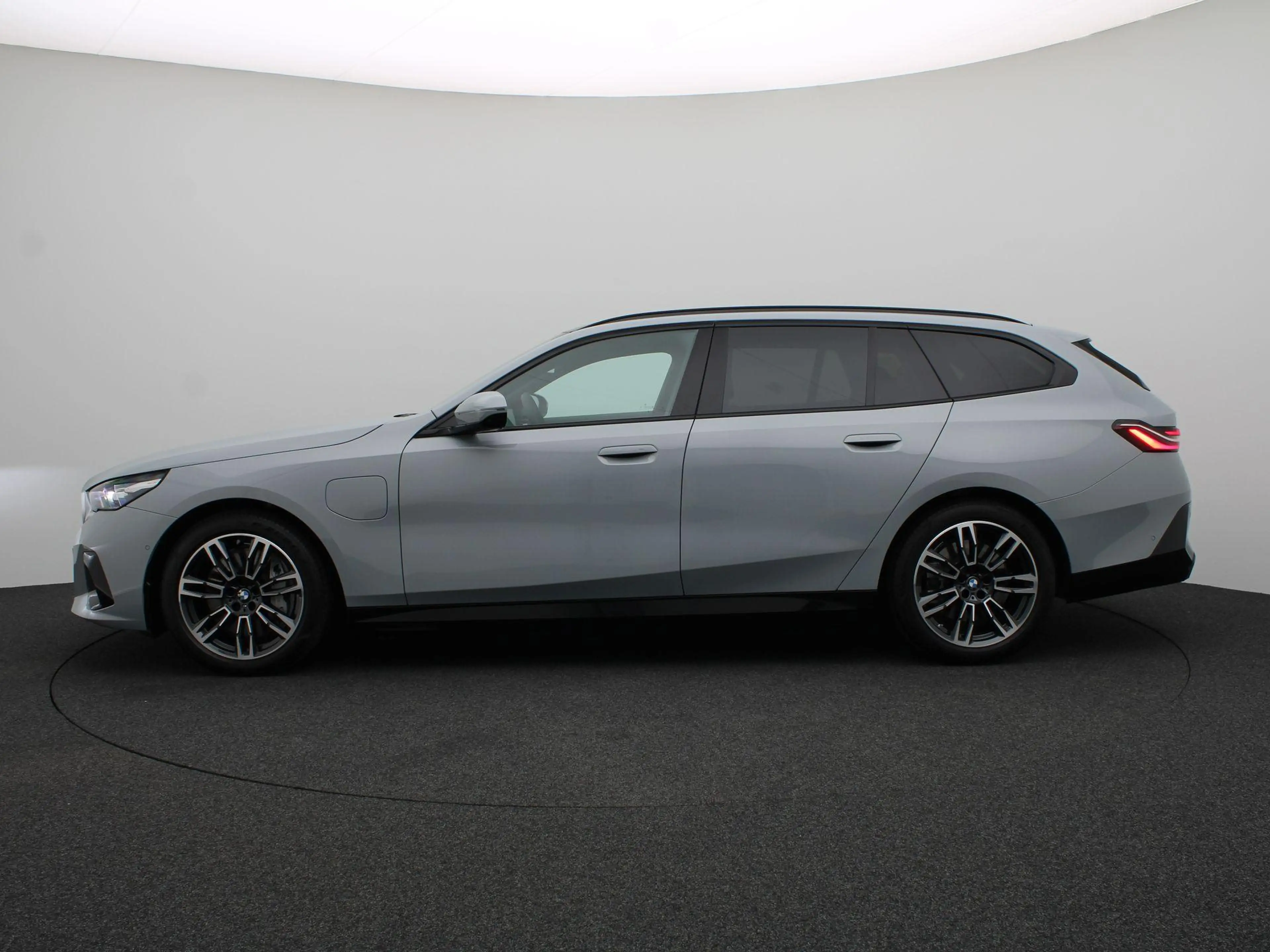 BMW 550 5 Serie Touring 550e xDrive M Sportpakket | Innova — photo 4