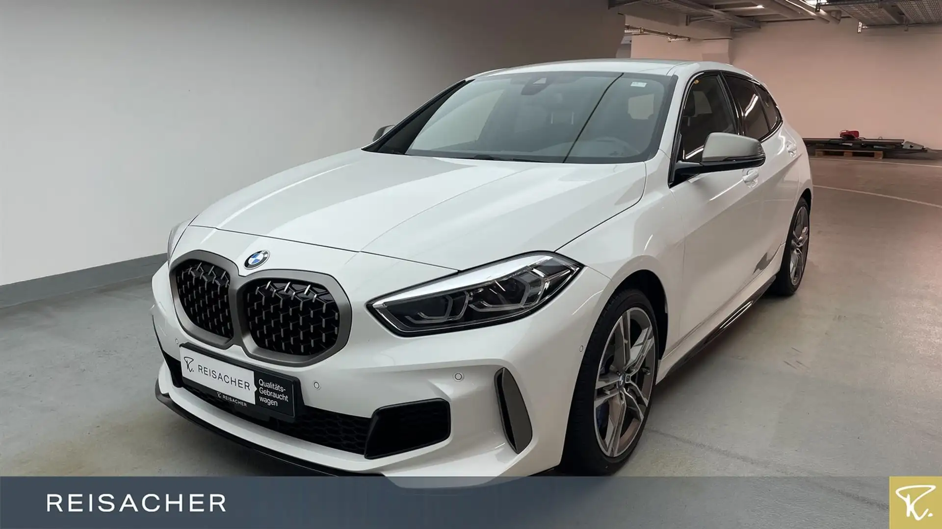 BMW 135 i A xDrive LCProf Hifi-HK PA Keyless LkrdHzg Weiß - 1