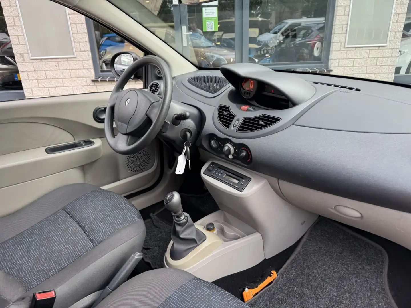 Renault Twingo 1.2 Authentique Airco Apk NAP Oranje - 2
