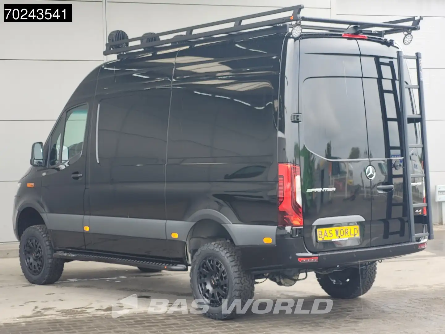 Mercedes-Benz Sprinter 319 CDI Automaat L2H2 4x4 New Model!!! Overland Sp Zwart - 2