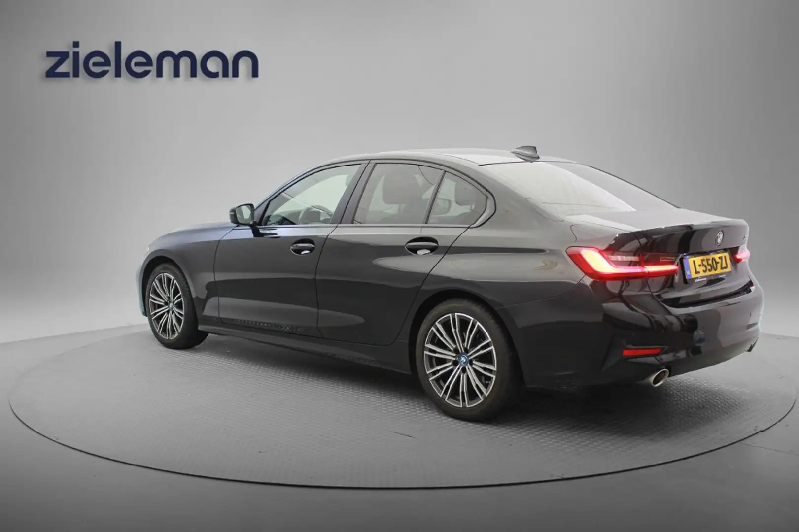 BMW 318 318i Sedan Business Edition Automaat - Digitaal Co Noir - 2