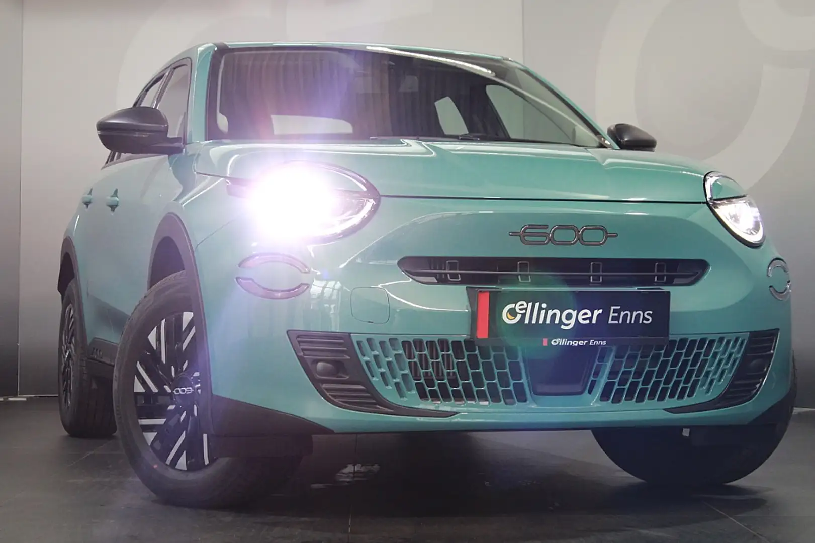 Fiat 600 Hybrid Зелёный - 2