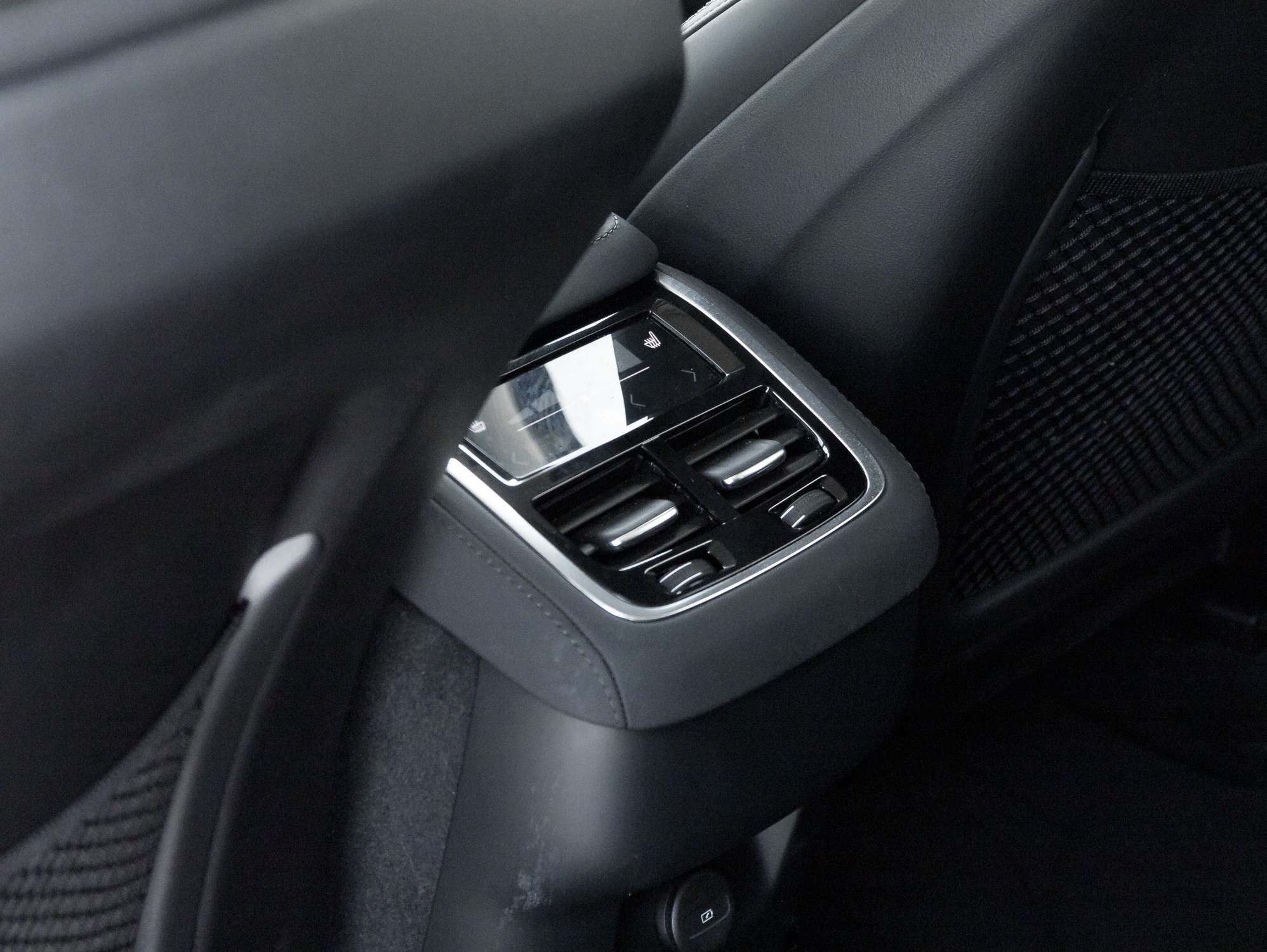 2026 Volvo XC90 B6 AWD Core 7-Seater |CPO FINANCE RATE fr 2.99%* thumb 24