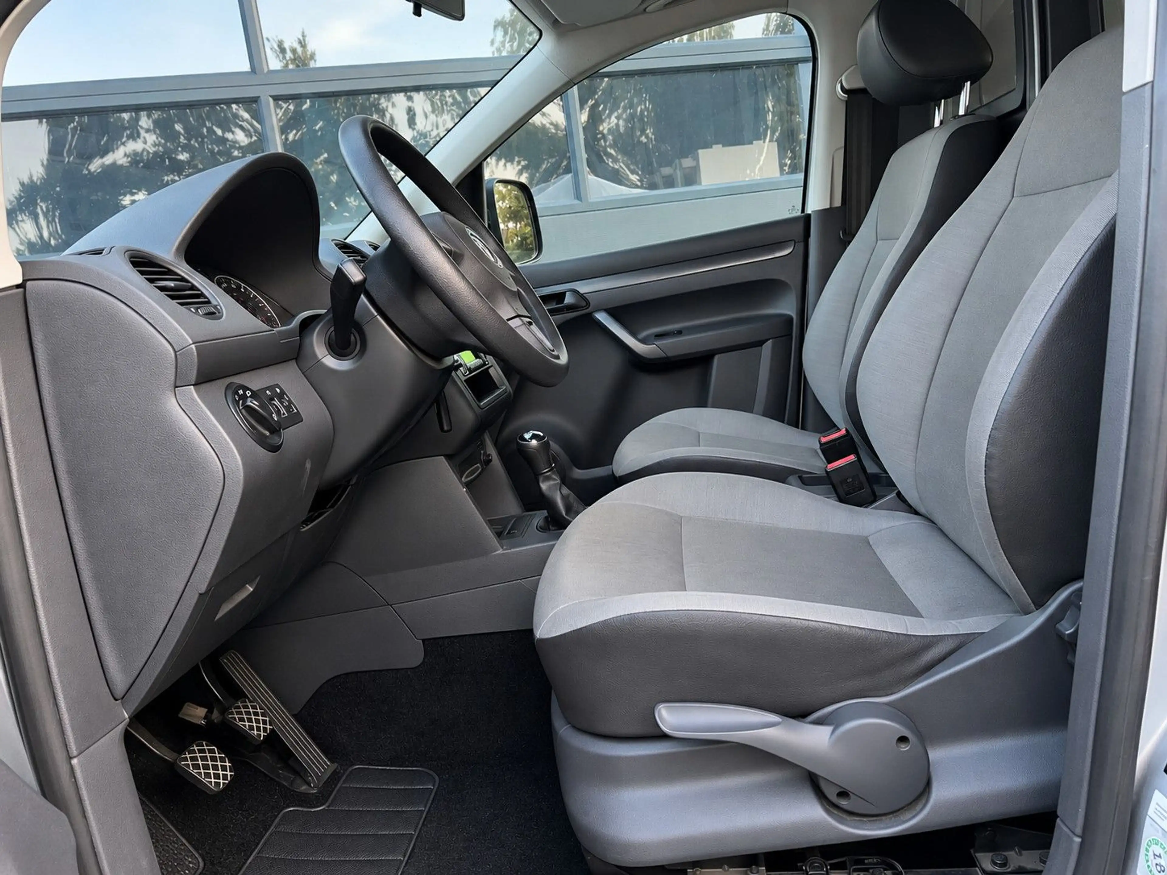 Volkswagen Caddy Kasten Flügeltüren AHK TÜV NEU — photo 9