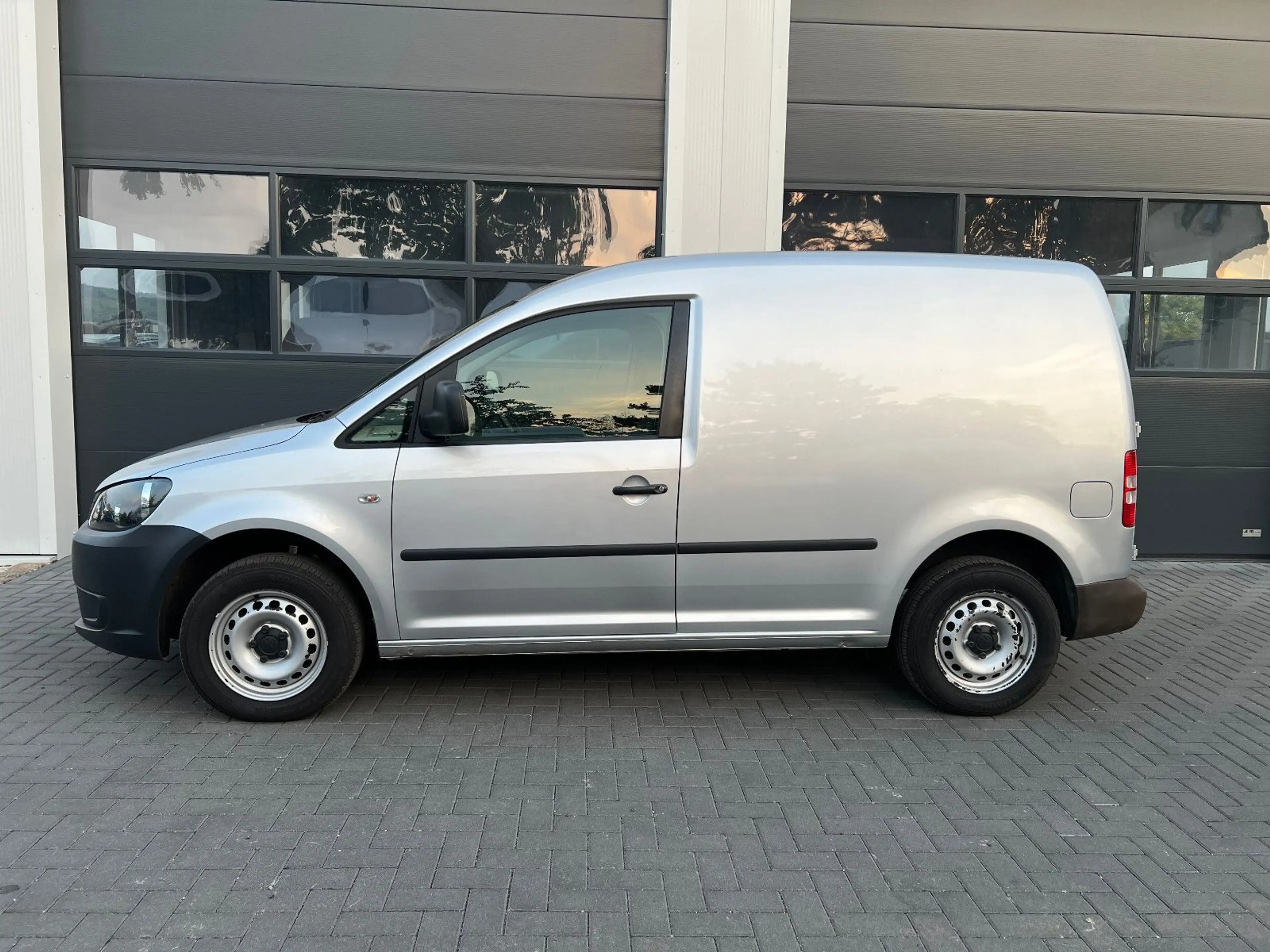 Volkswagen Caddy Kasten Flügeltüren AHK TÜV NEU — photo 15