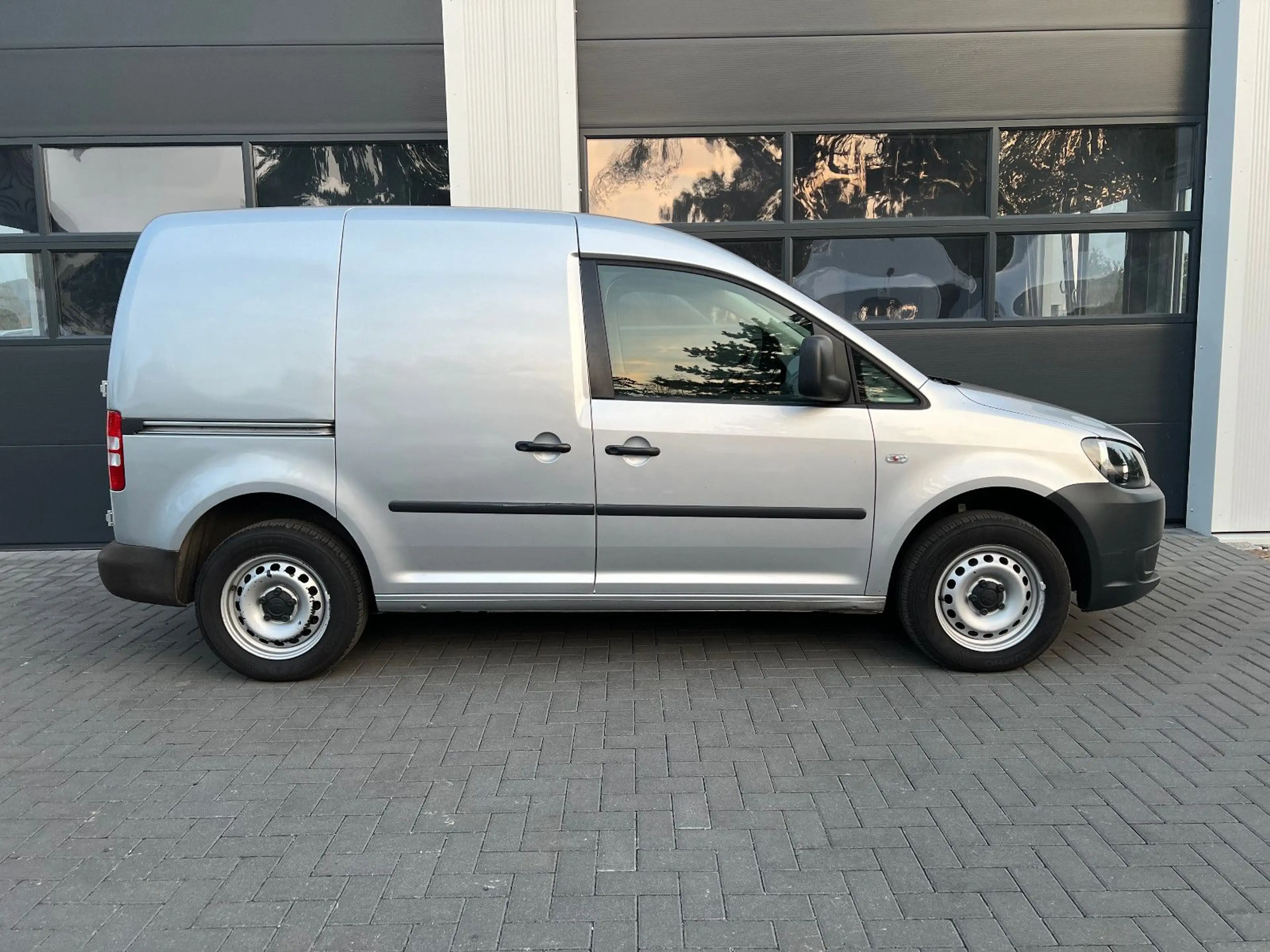 Volkswagen Caddy Kasten Flügeltüren AHK TÜV NEU — photo 5