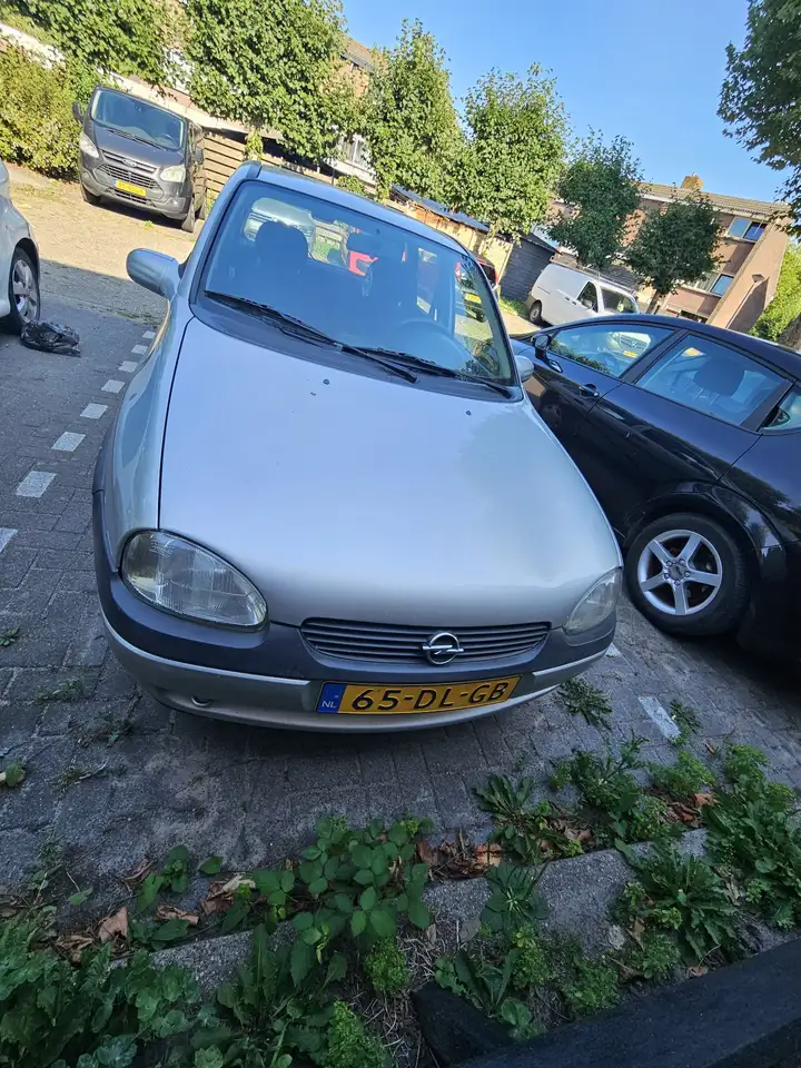 Opel Corsa 16V Edition 100, foto 3