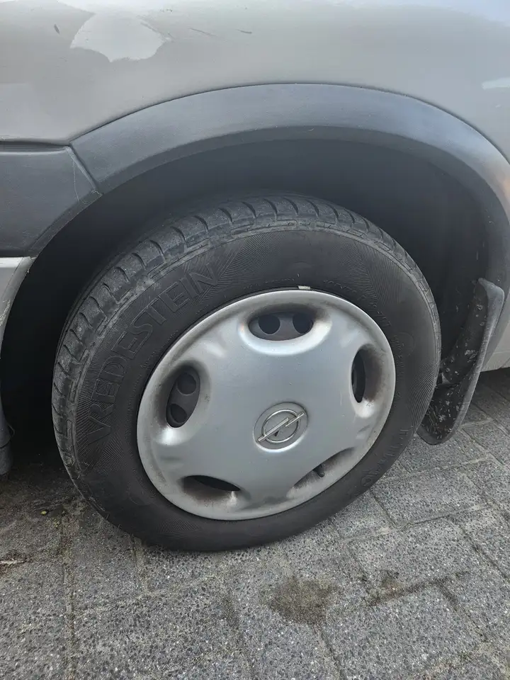 Opel Corsa 16V Edition 100, foto 6
