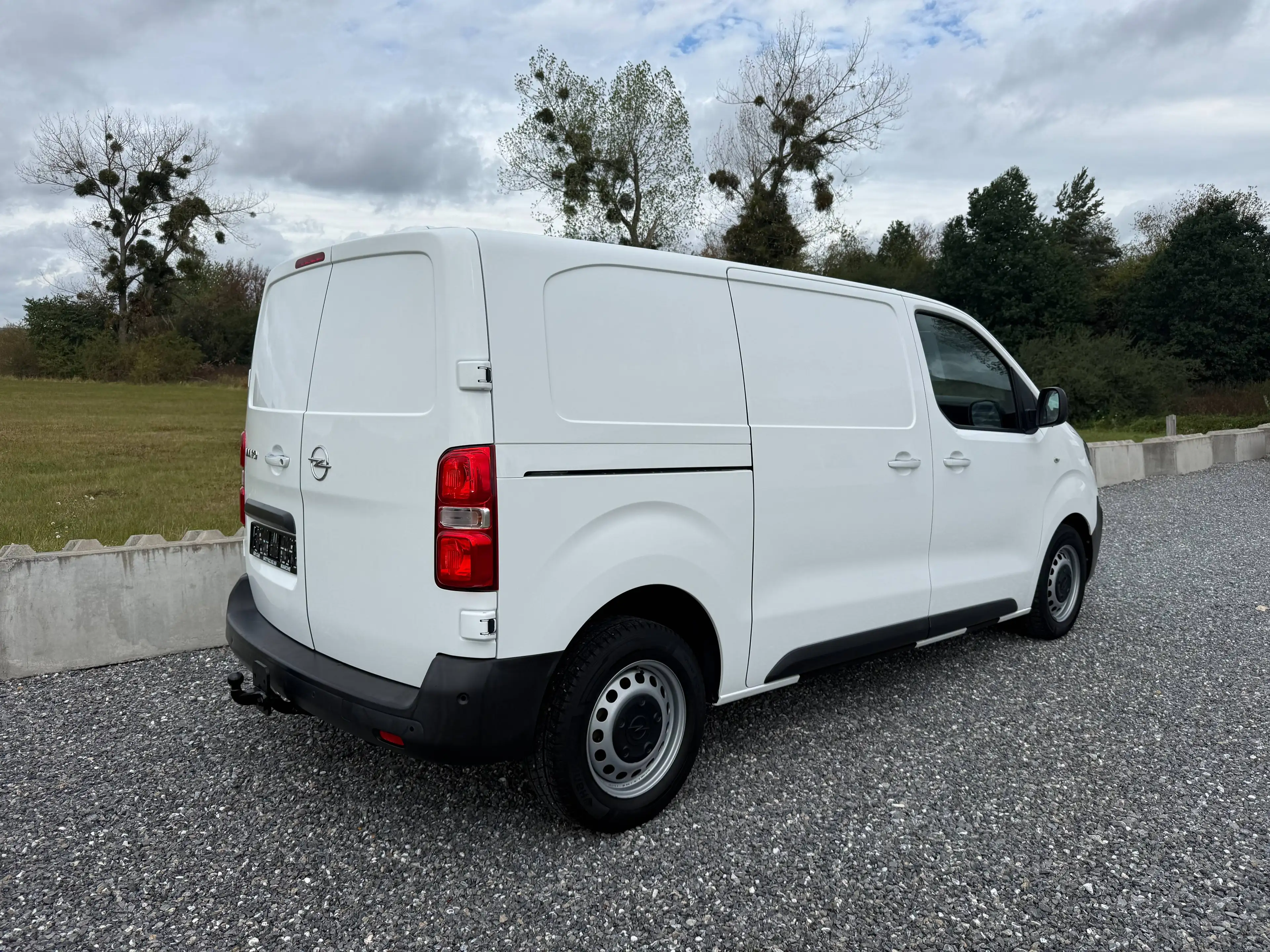 Peugeot Expert 2.0L L2 **Automatique Full options 16.500eHTVA** — photo 10