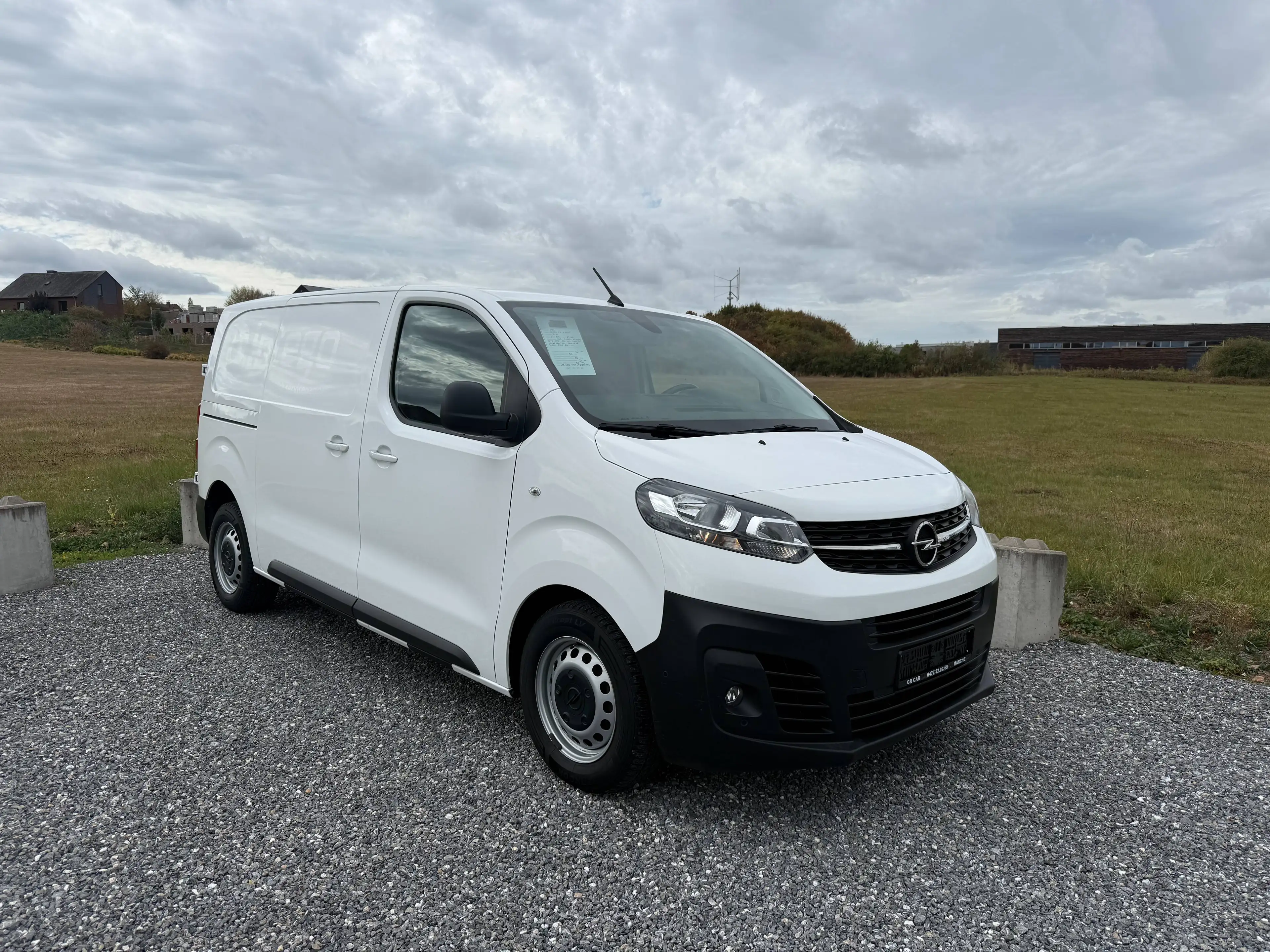 Peugeot Expert 2.0L L2 **Automatique Full options 16.500eHTVA** — photo 7