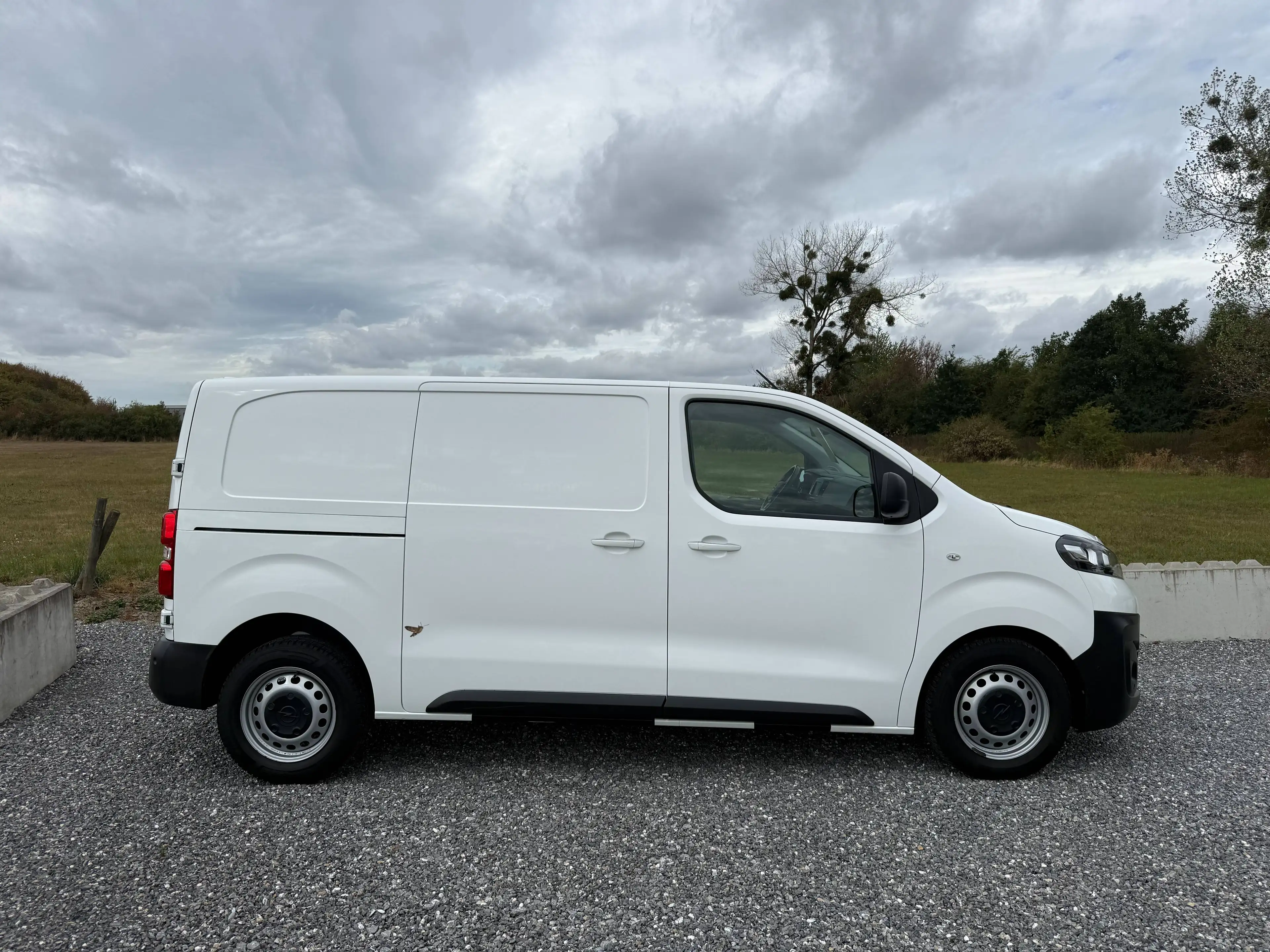Peugeot Expert 2.0L L2 **Automatique Full options 16.500eHTVA** — photo 9