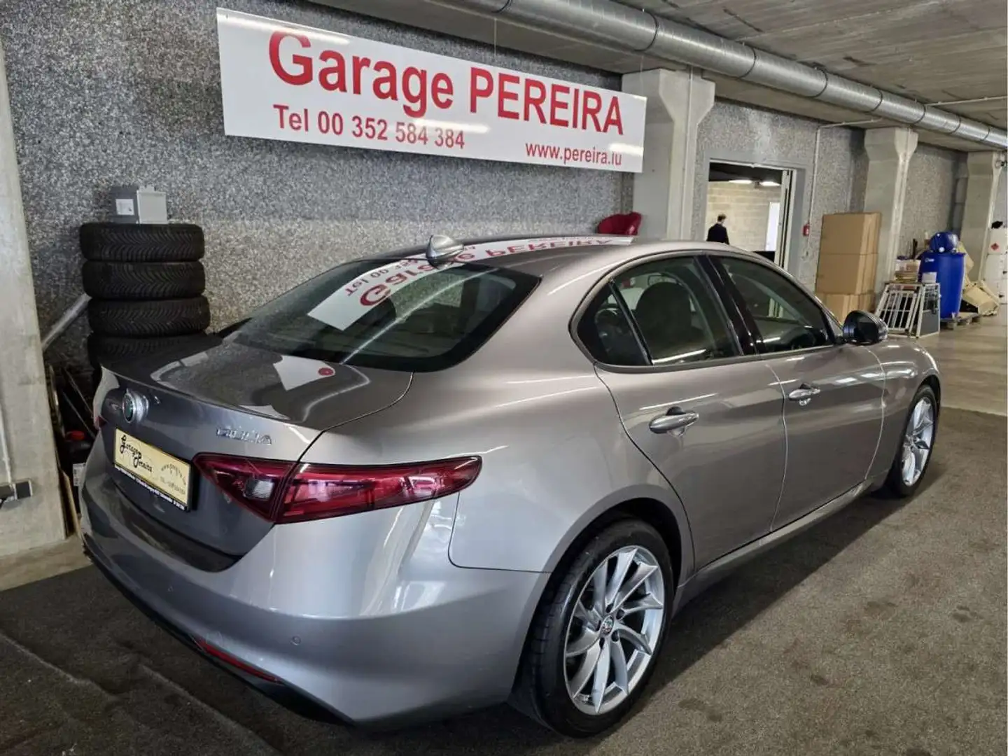 Alfa Romeo Giulia 2.2D NAVI Grijs - 2