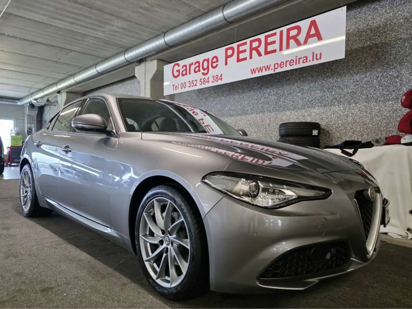 Alfa Romeo Giulia 2.2D NAVI Grijs - 1