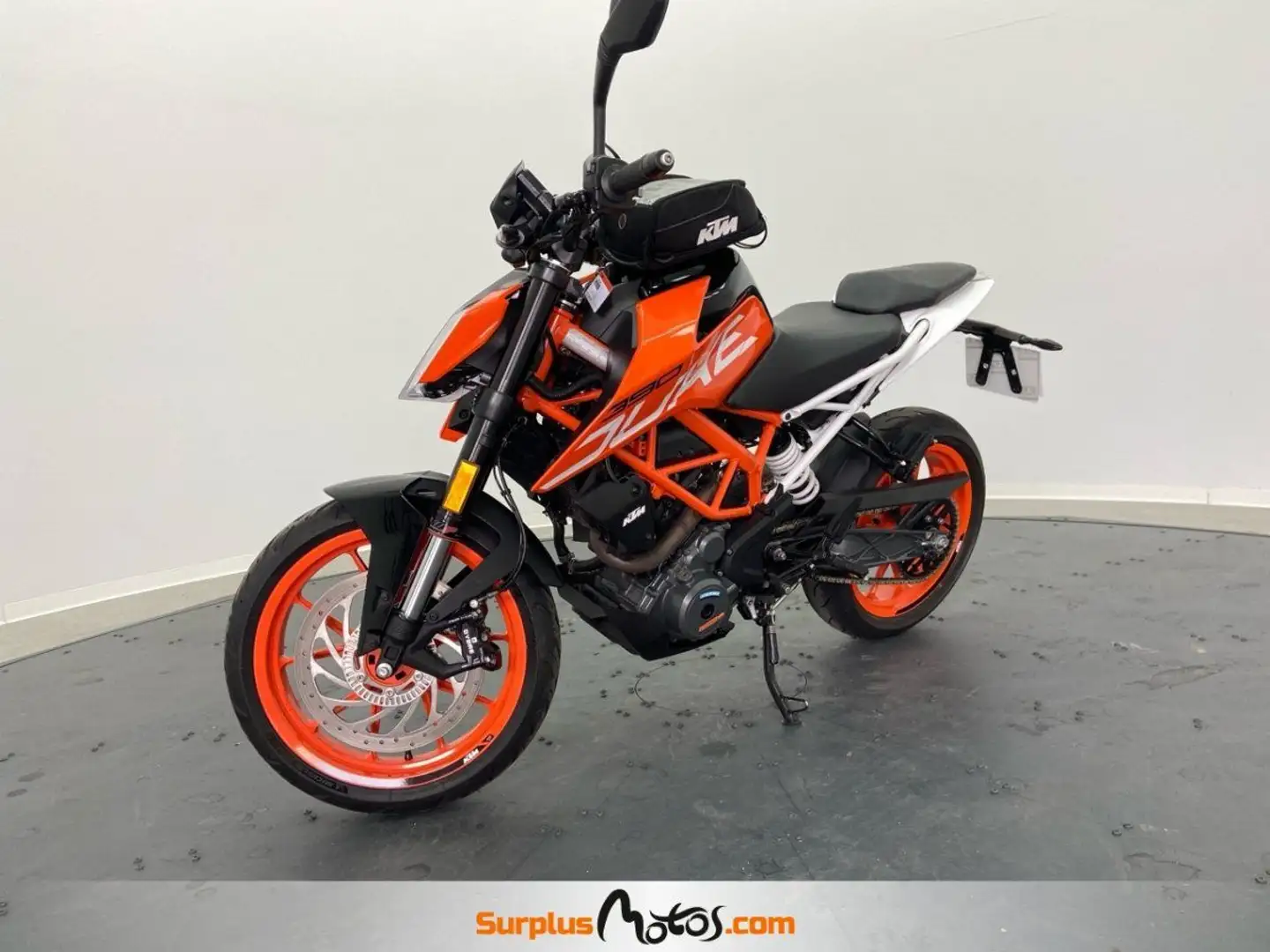 KTM 390 Duke Zwart - 1