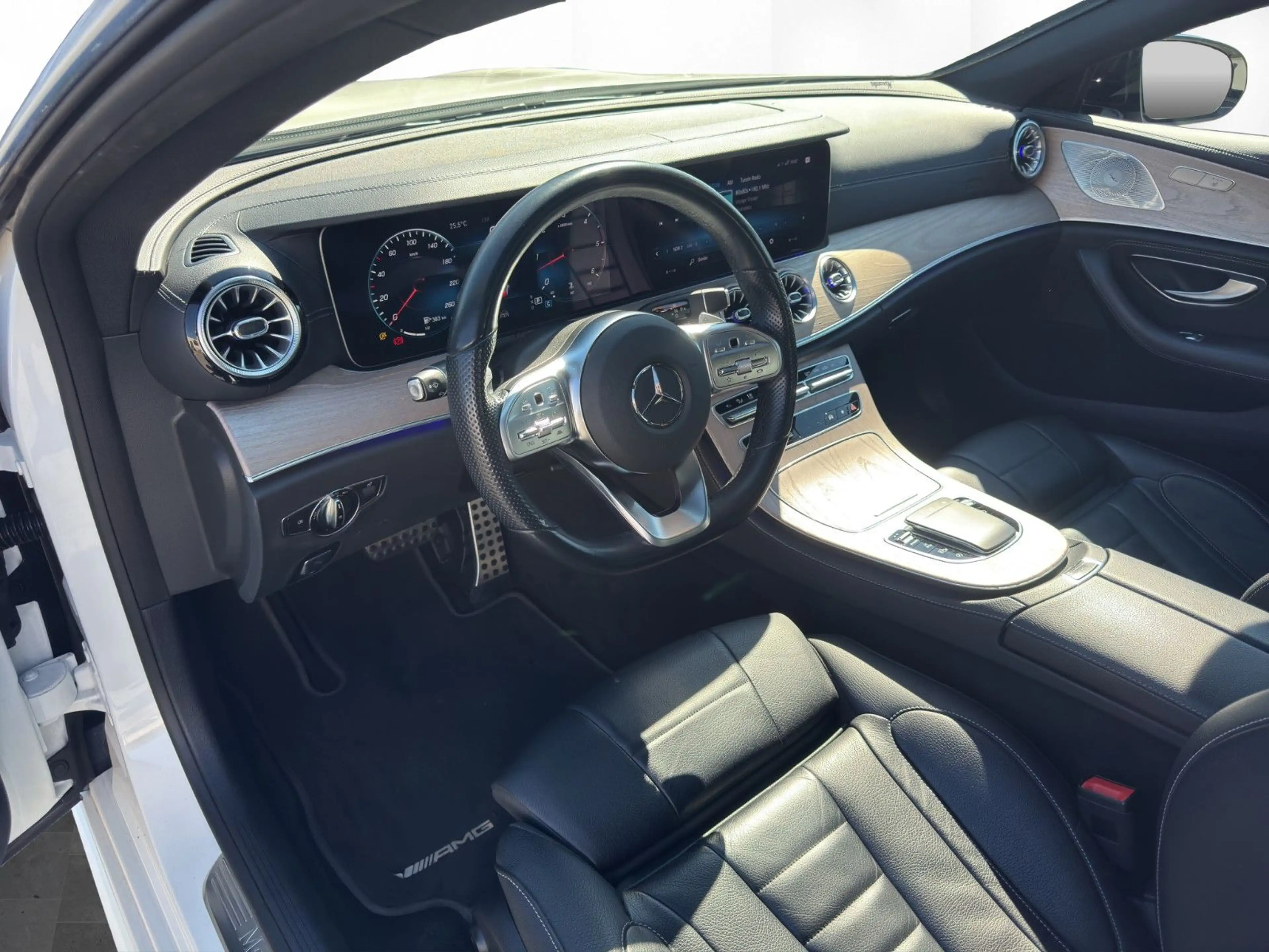 Mercedes-Benz CLS 400 d AMG Burmester|PANO|AHK|DISTR|WIDE|VOLL — photo 10