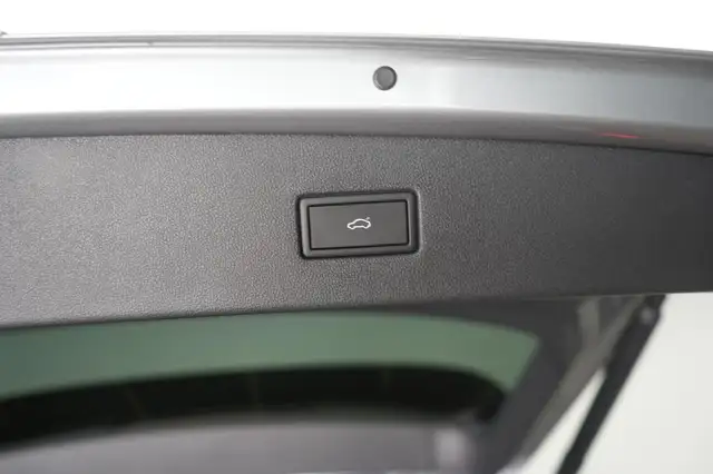 Volkswagen Tiguan Allspace view 8