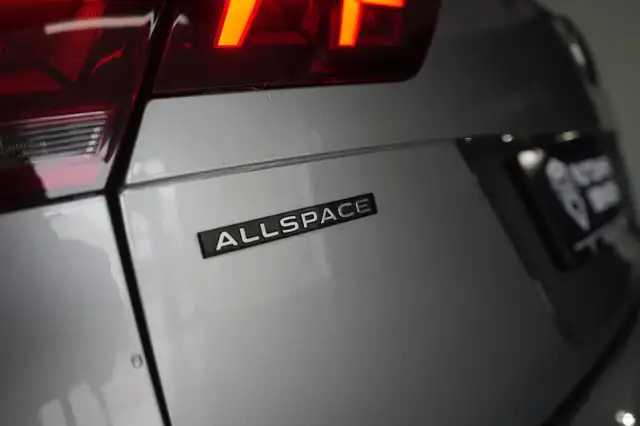 Volkswagen Tiguan Allspace view 14