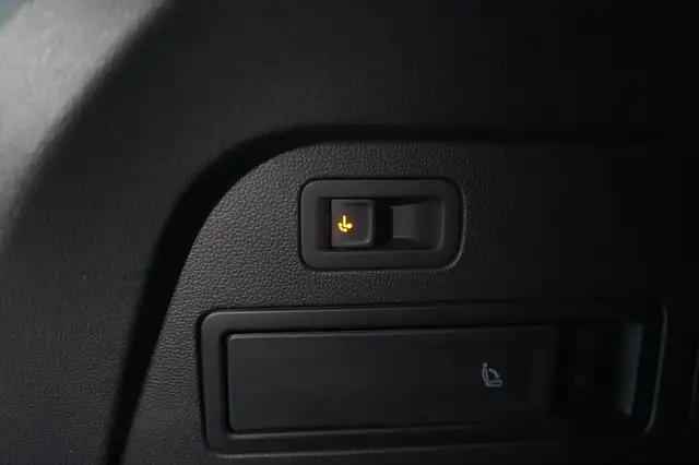Volkswagen Tiguan Allspace view 9