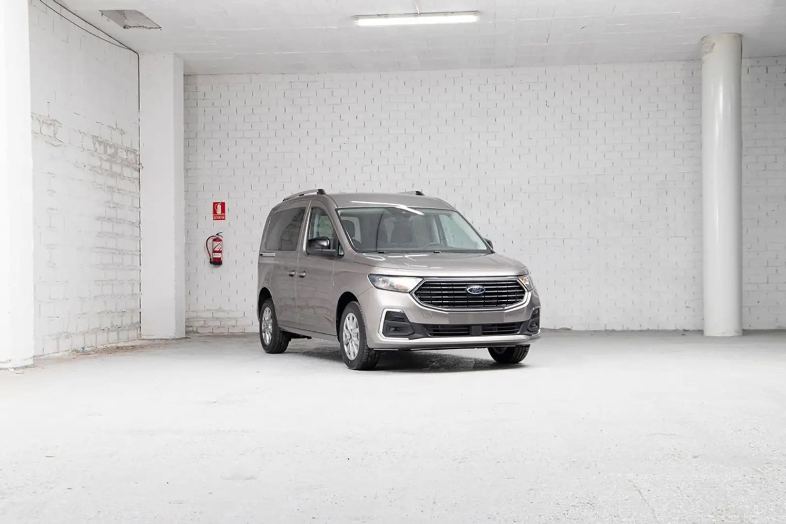 Ford Tourneo Connect 2.0 Ecoblue SWB L1 Titanium 102 Negro - 2