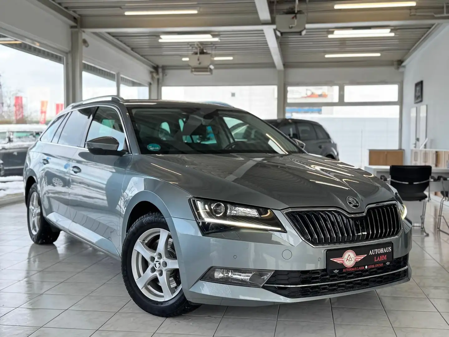 Skoda Superb Combi 1.8 TSI"Style"NAVI"DAB+"LED"MEMORY" Grau - 1